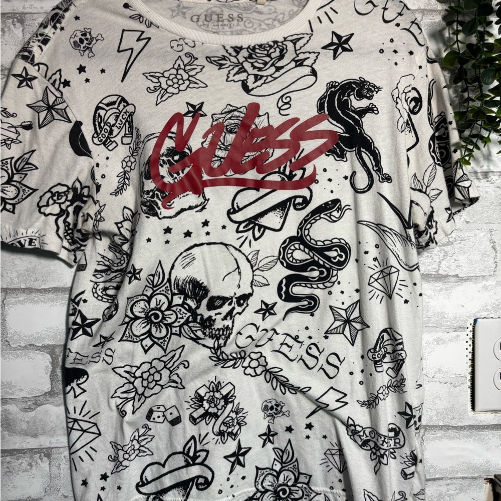 Guess White and Black Skull&Flower Tee